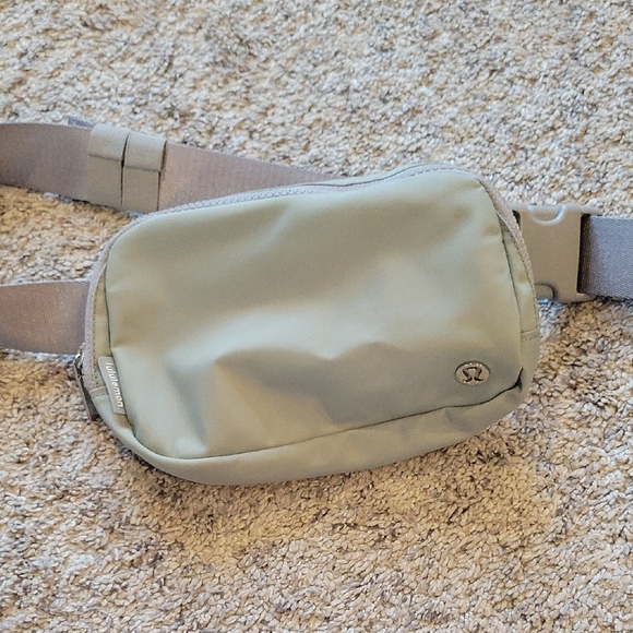 Lululemon Athletica Tan Crossbody Bag - Picture 1 of 3